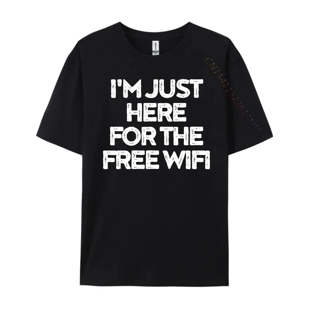أنا هنا فقط للحصول على تي شيرت واي فاي مجاني لمهووس الكمبيوتر قمصان مضحكة عروض ملابس للرجال تي شيرت الأبجدية