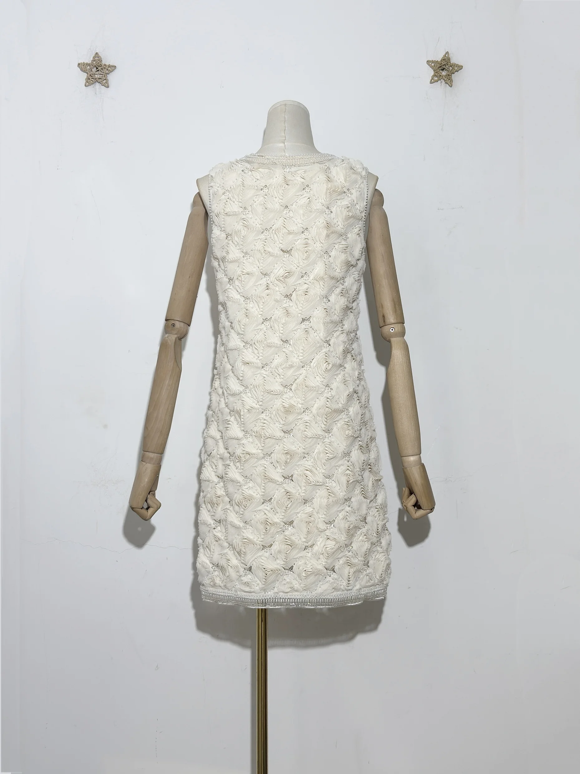 تشي Soutache التطريز الأزهار المرأة الجديدة اللؤلؤ الترتر مطرز أنيق س الرقبة بلا أكمام أنيقة الجانب سستة فستان حفلة عطلة