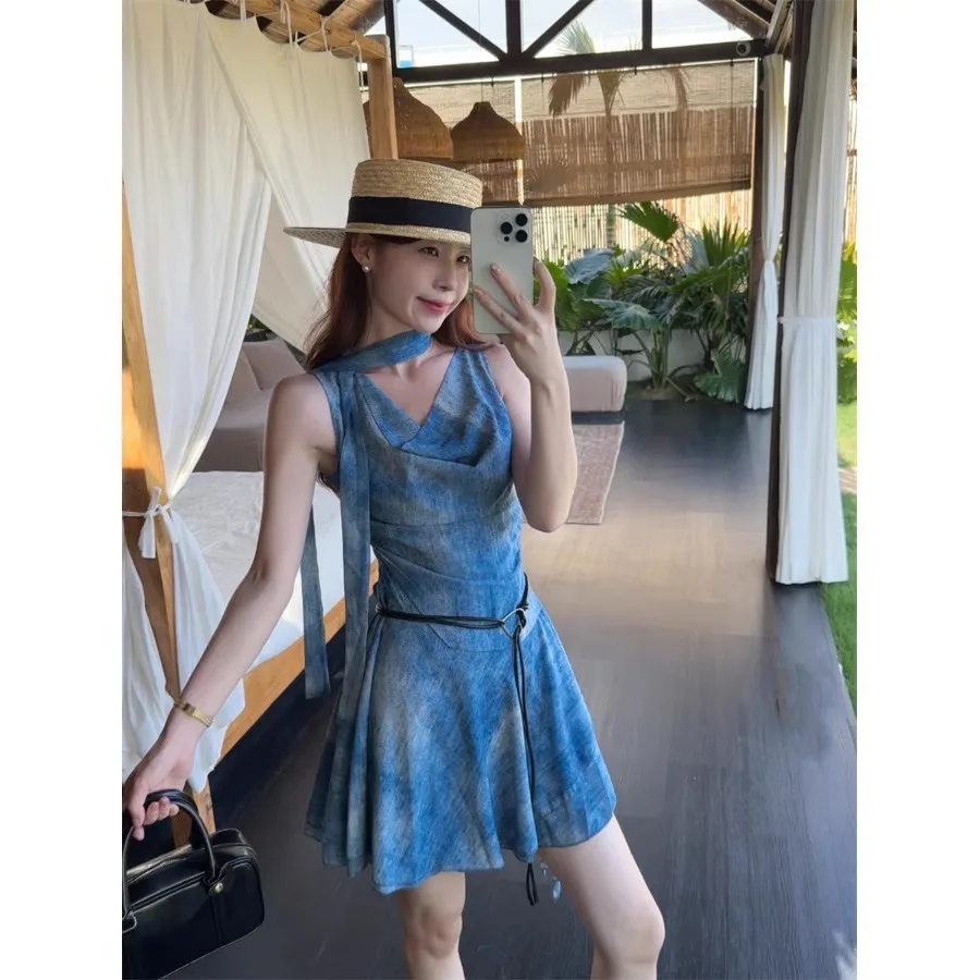 

【ХИТ】Дизайнерское платье с двумя вариантами ношения, с воротником-стойкой и декоративной лентой, синее, женское, летнее, нишевое, стройнящее, с асимметричной юбкой А-силуэта