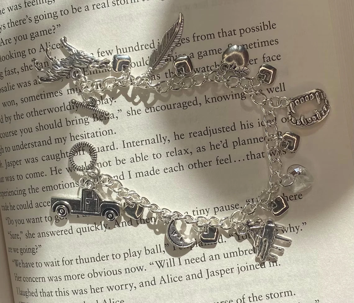 Handmade Twilight Charm Bracelet | Bella\'s wolf and crystal heart | Twilight saga fan art | Twilight inspired charm bracelets |