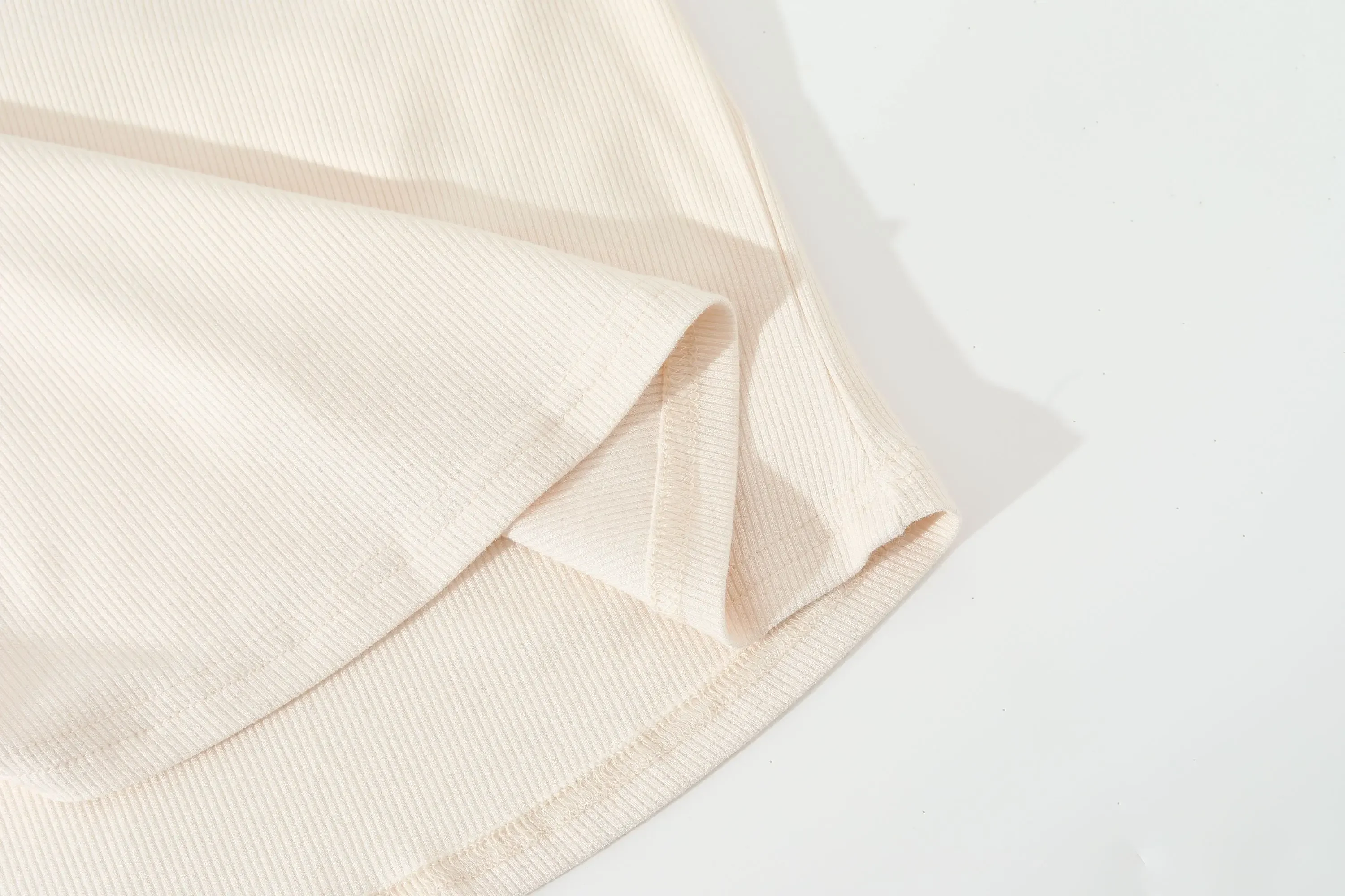 2026 Neues Elegantes Schlankes Vielseitiges Basic-Layering-Oberteil Lässiges Damen-Herbst-T-Shirt Stilvolles Langarm-Shirt mit Rundhalsausschnitt – Detail 9