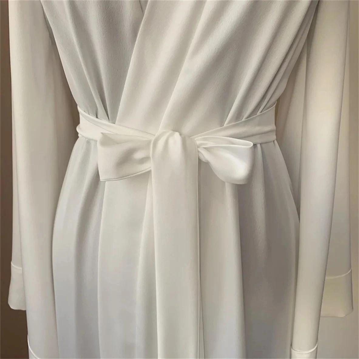 Robe nupcial de seda macia branca com cinto para mulheres, vestido de manga longa, roupões de casamento, camisolas Boudoir