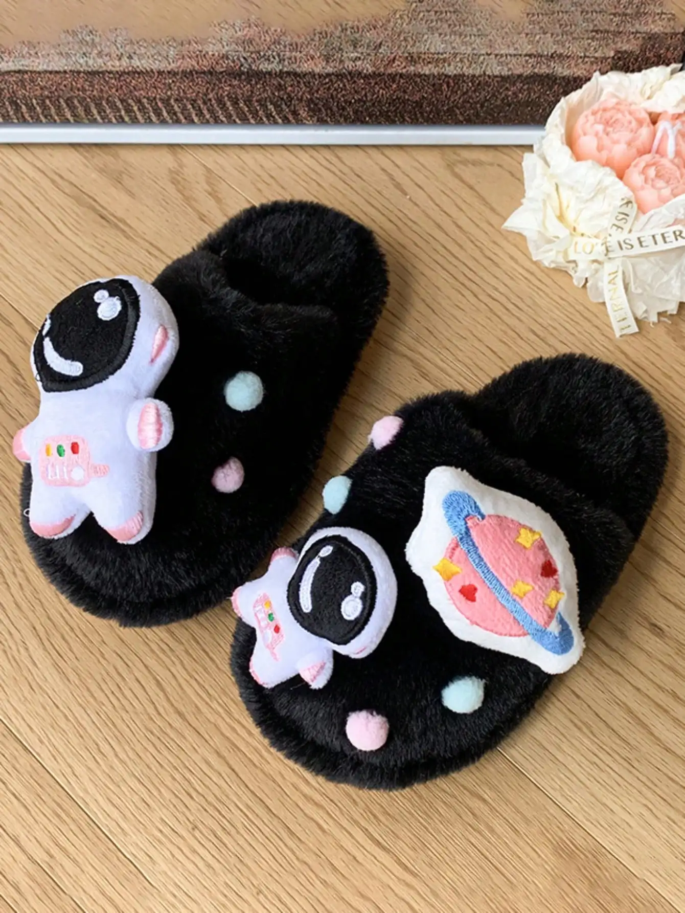 

A pair of new, stylish, simple and versatile casual space-themed home slippers suitable for Christmas,autumn and winter.