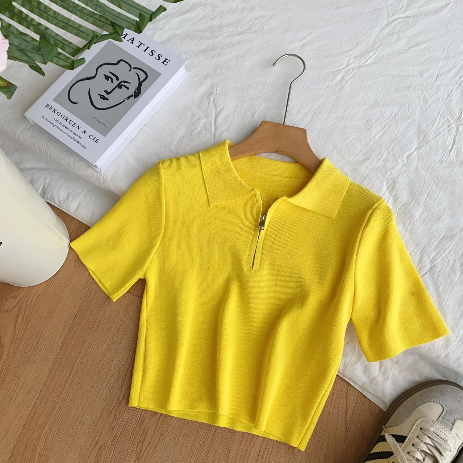 2025 جديد الوردي الصلبة سستة سترة تنوعا قصيرة الأكمام محبوك أعلى لربيع وصيف الملابس النسائية المحاصيل الأعلى