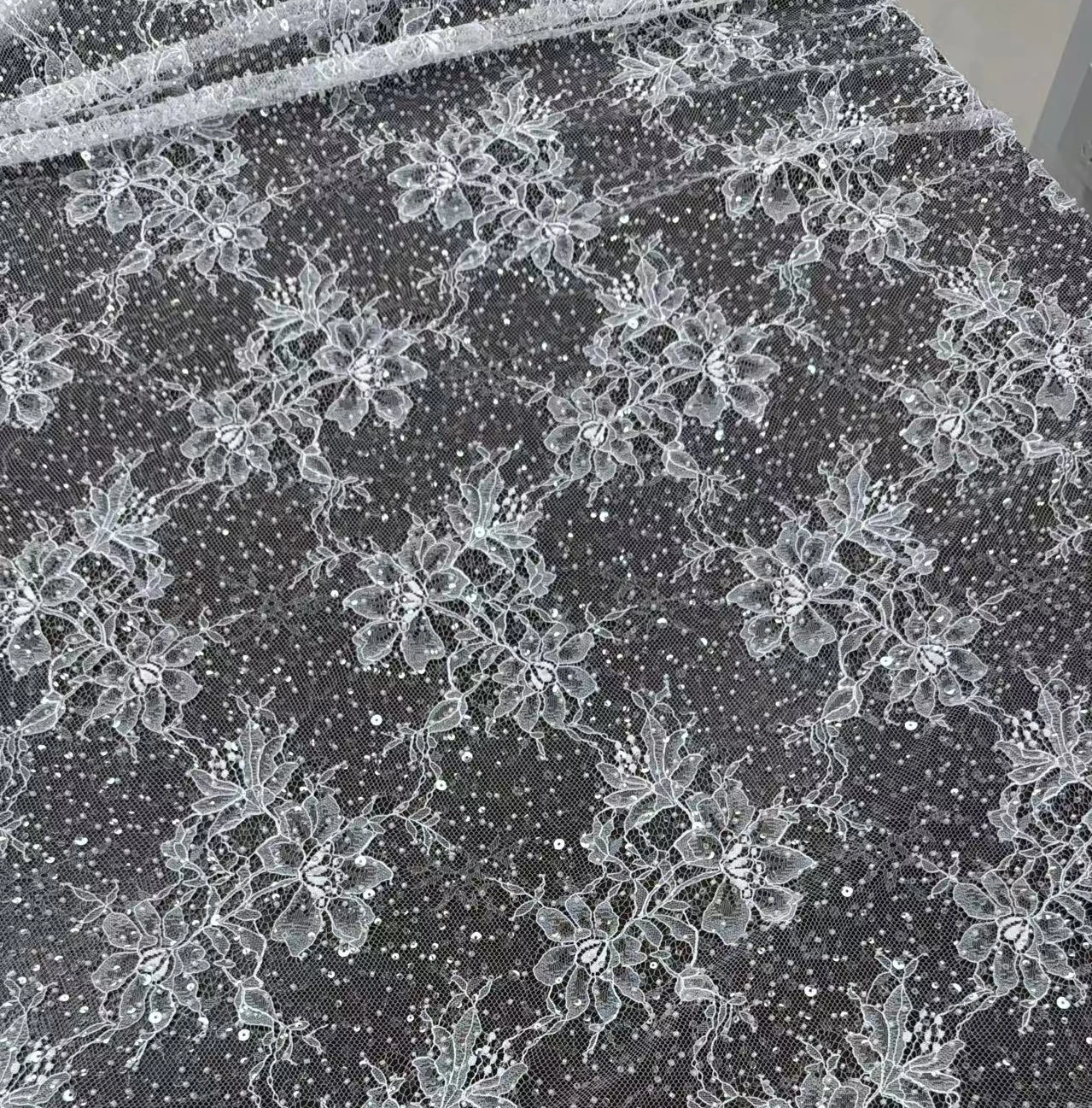 3M, Weiße Perlen-Pailletten-Spitzenstoffe Luxuriöses Abendkleid Französische Spitze Braut-Hochzeitsstoff. Stoffe zum Nähen – Detail 3