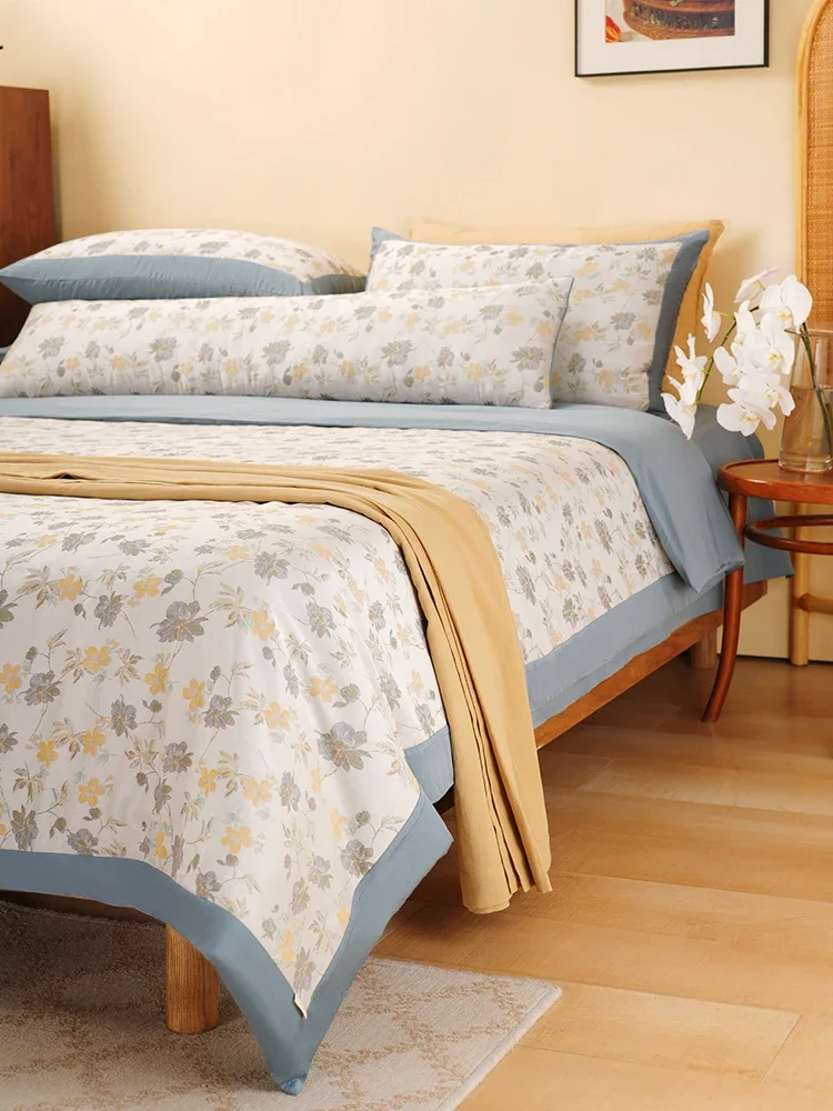 Retro beds are universal in all seasons, sheets and quilts, and bedding is light and luxurious.