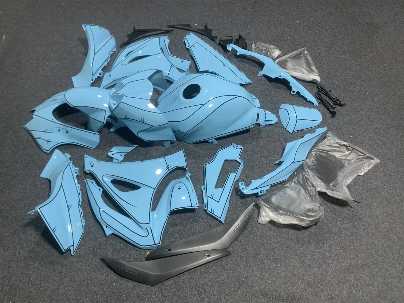 The motorcycle fairing is suitable for GSXR1000 2017 2018 2019 2020 2021 2022 2023 K17 body fairing blue and black motorcycle