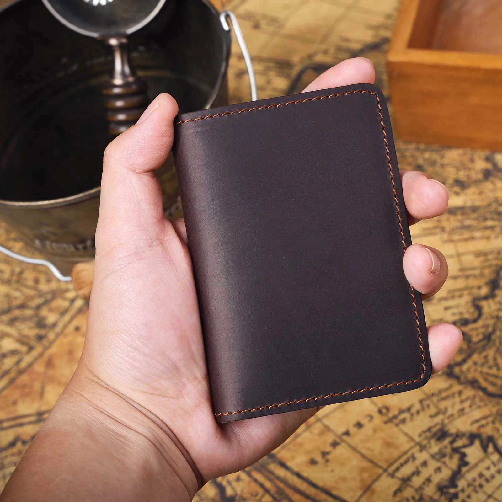 Echtleder-Kartenetui, einfache Mini-Geldbörse von Crzay House Leather, perfekt zum Tragen von Bargeld und Karten – Detail 5