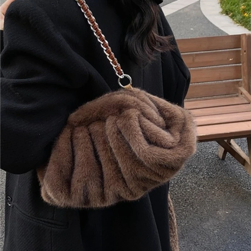 

Fashionable Wrinkled Cloud Bag Soft Faux Fur Small Shoulder Bags for Women 2025 Winter Trend Korean Plush Handbags Crossbody Bag