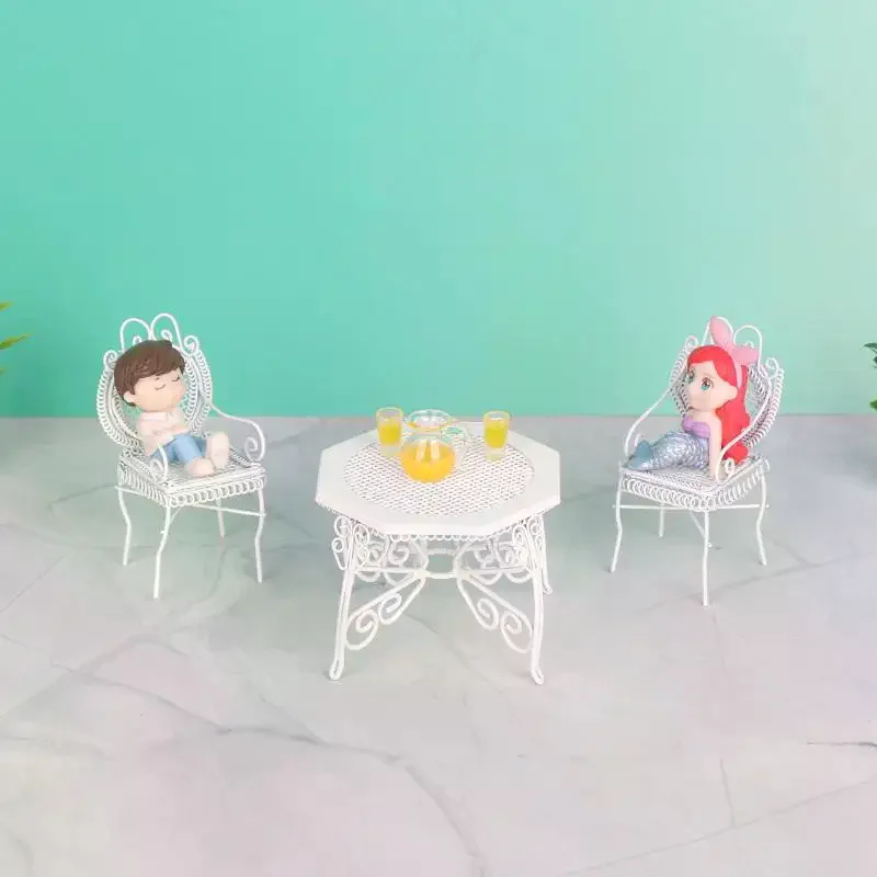 ชุดเฟอร์นิเจอร์จิ๋วจำลอง 3 ชิ้น โต๊ะและเก้าอี้เหล็กทรงแปดเหลี่ยม ขนาด 1/12 สำหรับบ้านตุ๊กตา ของเล่นเสริมสร้างจินตนาการสำหรับเด็ก