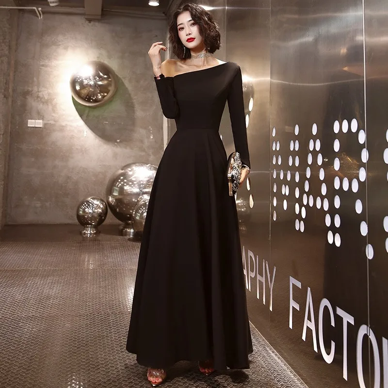 

The new black dress is elegant and grand banquet host can wear it in daily life