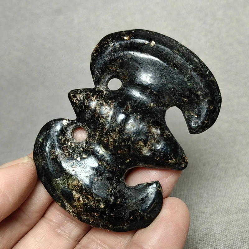 YIZHU CULTUER ART Size 7×5×1.4cm Chinese Hongshan Culture Black Magnet Jade Carving Bat Pendant Collection