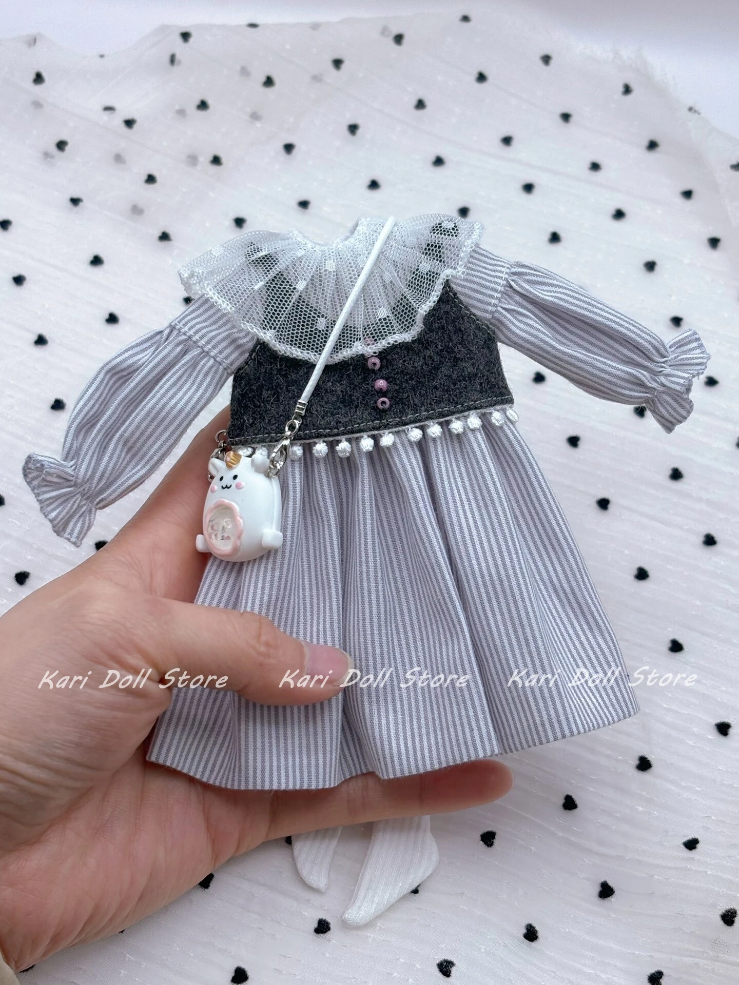 

Одежда для кукол Kari Doll для кукол Landazz Landoudou ob24 ob22: серое платье в полоску с пышными рукавами