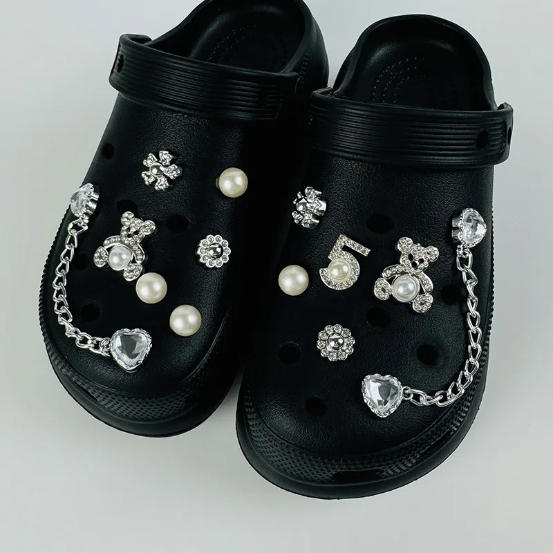 13 قطعة الأحذية السحر الفضة اللؤلؤ الدب على شكل قلب الماس سلسلة الأحذية الزينة مشبك للصنادل قباقيب DIY بها بنفسك اكسسوارات الهدايا