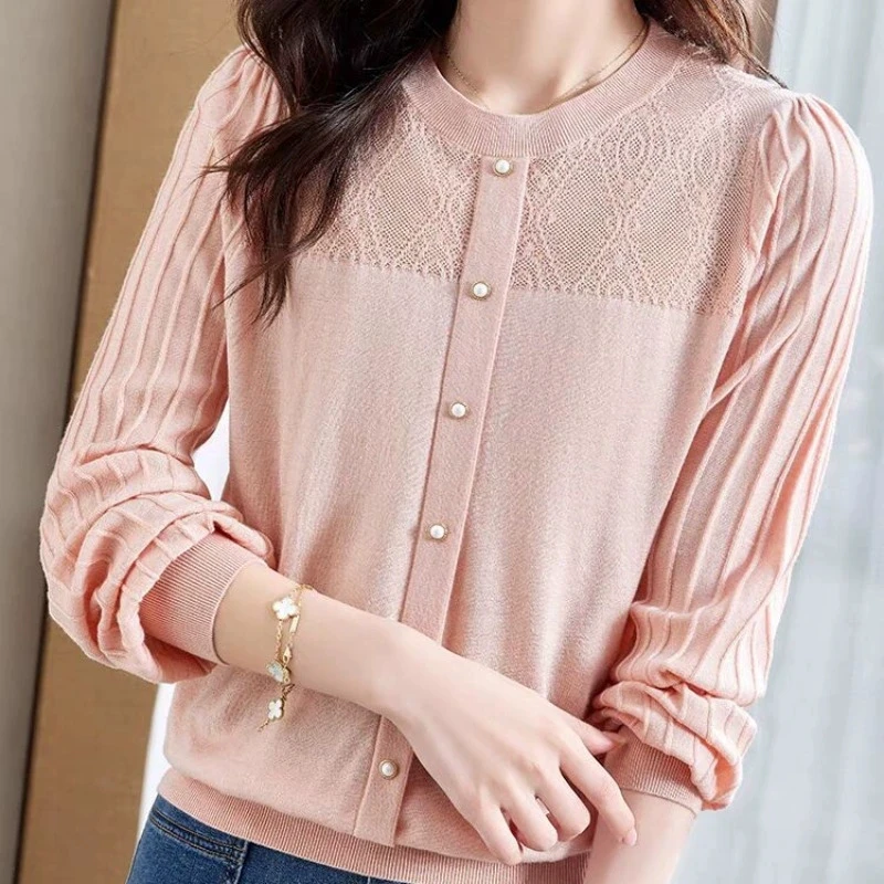 

Women's Lace Patchwork Bubble Sleeve Knitted Thin Fashion Top
