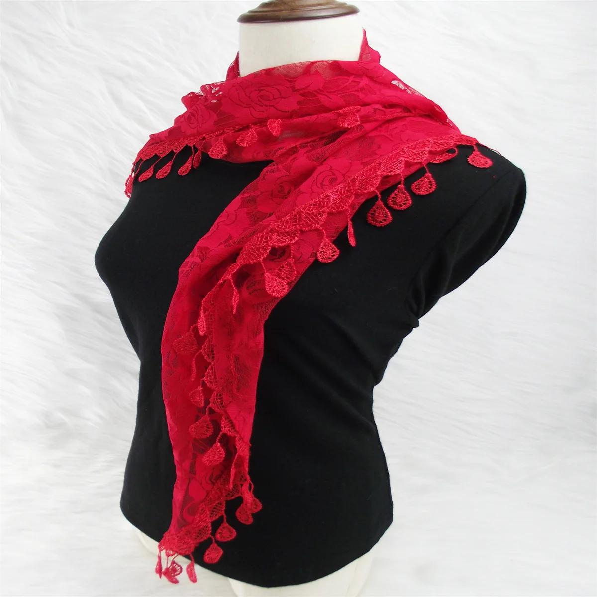 Monochrome Triangle Scarf with Hollow Out, Fashionable Monochromatic Rose Scarf, Hot Selling, New