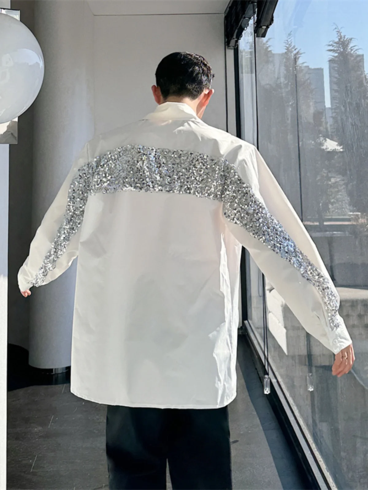 

Модная мужская белая длинная куртка с пайетками и пэчворком, повседневная верхняя одежда из полиэфирного волокна для молодежи...