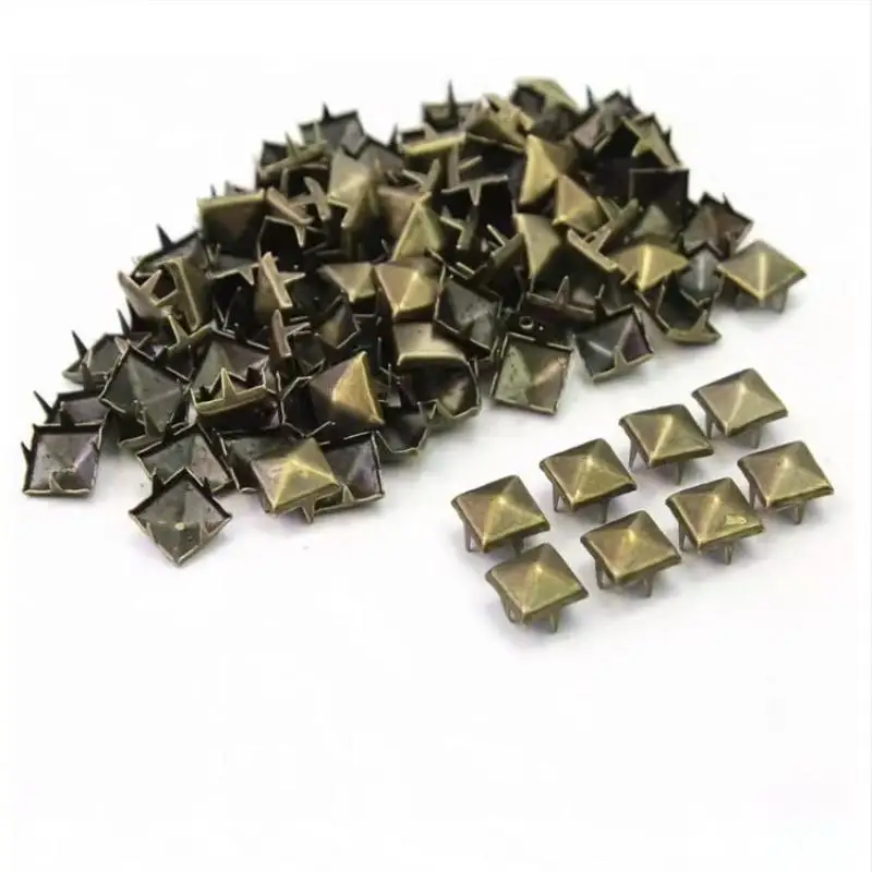 4-Zinken-Punk-Spikes, 100 Stück, quadratische Pyramiden-Metallnieten für Lederarbeiten, Taschen, Kleidung, Schuhe, Dekoration, DIY-Zubehör