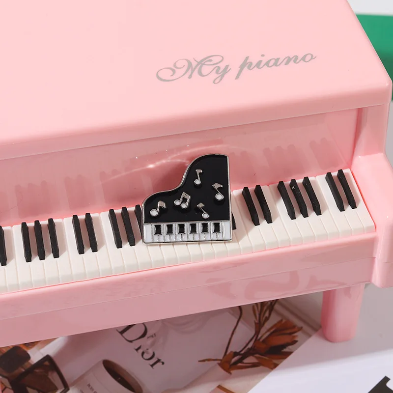 New Feshion Instrument Music Guitar Piano Brooch Small Horn Metal Emblem Dress Accessories Gift Hot Sale