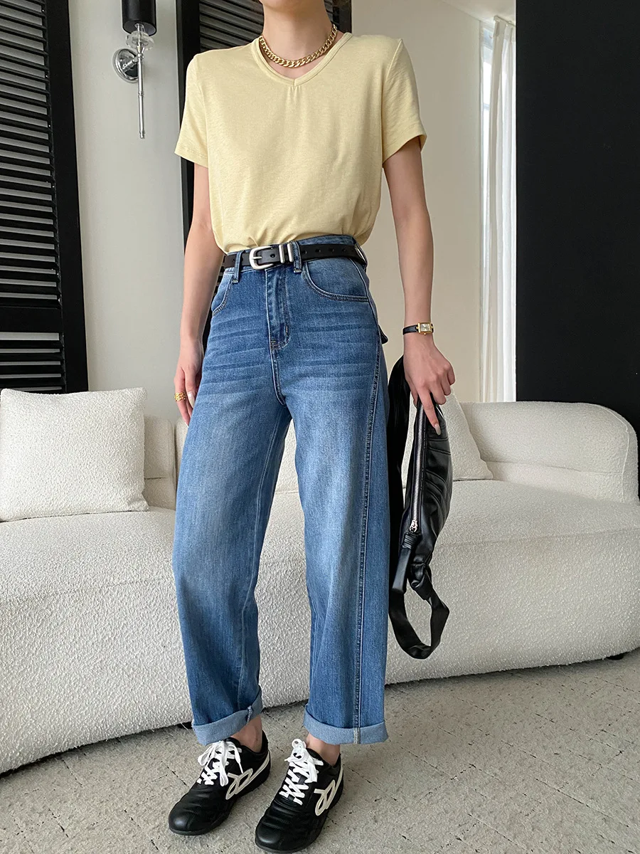Frühlings- und Sommer-Damenjeans in einfarbigem, geschwungenem Schnitt, gerade geschnitten, schmal geschnitten, schlank machend. – Detail 3