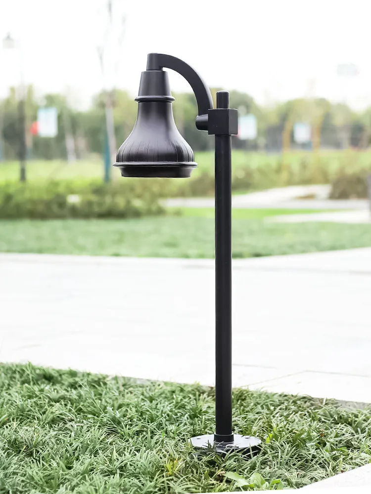 European-Style LED Horn-Shaped Lawn Lights Outdoor Pole-Mounted Metal Grass-Edge Lighting for Courtyard Road Garden 111-240V