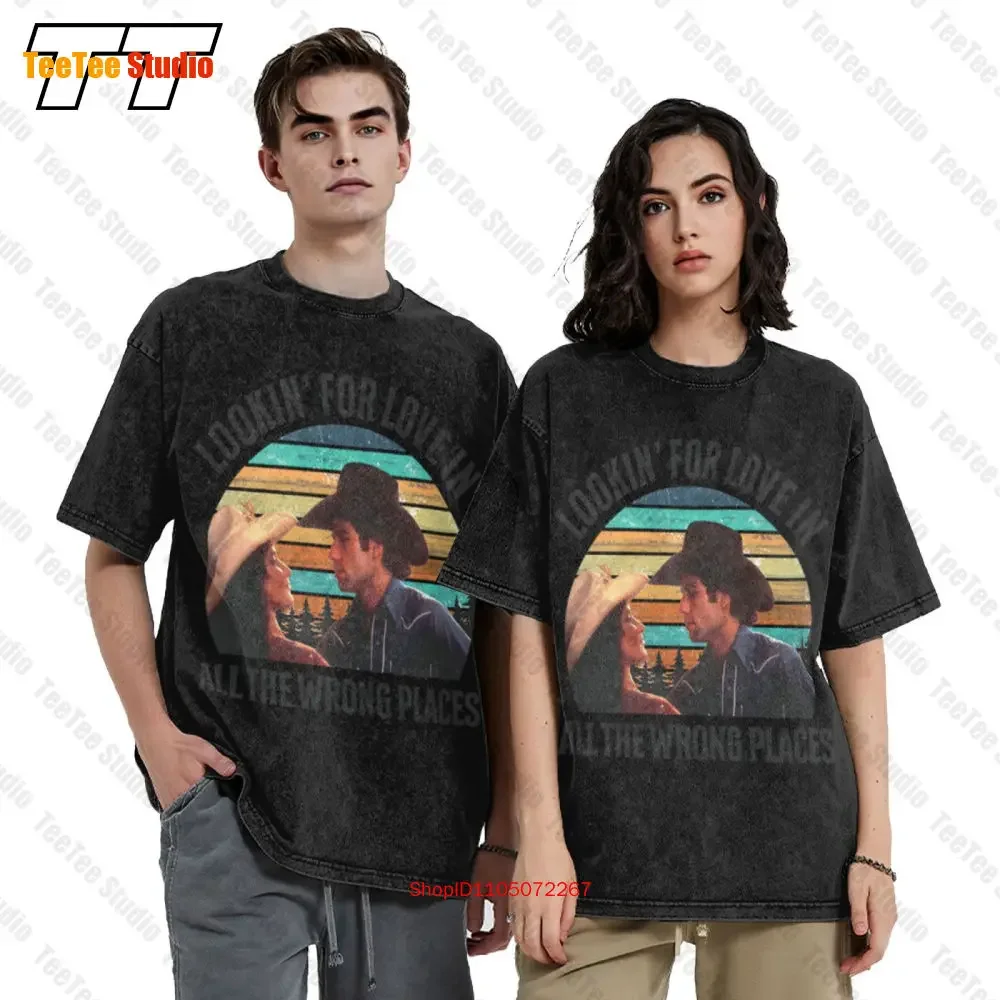 كاوبوي يبحث عن الحب في جميع الأماكن الخاطئة تي شيرت عتيق كبير الحجم YPPV #2