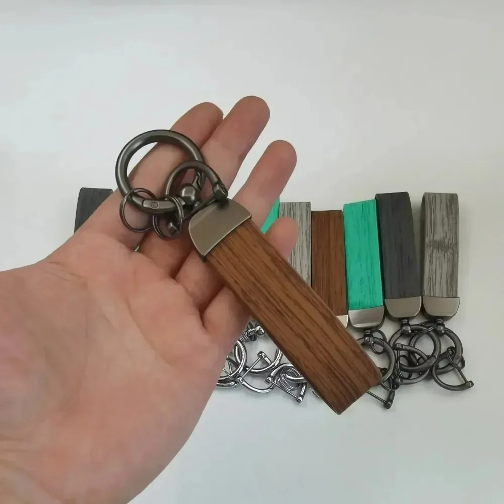 

Custom Logo Name Keychain Texture Car Moto Tree Wood Grain Simple and Fashionable Keyring Key Chain Ring Bag Metal Pendant Gift