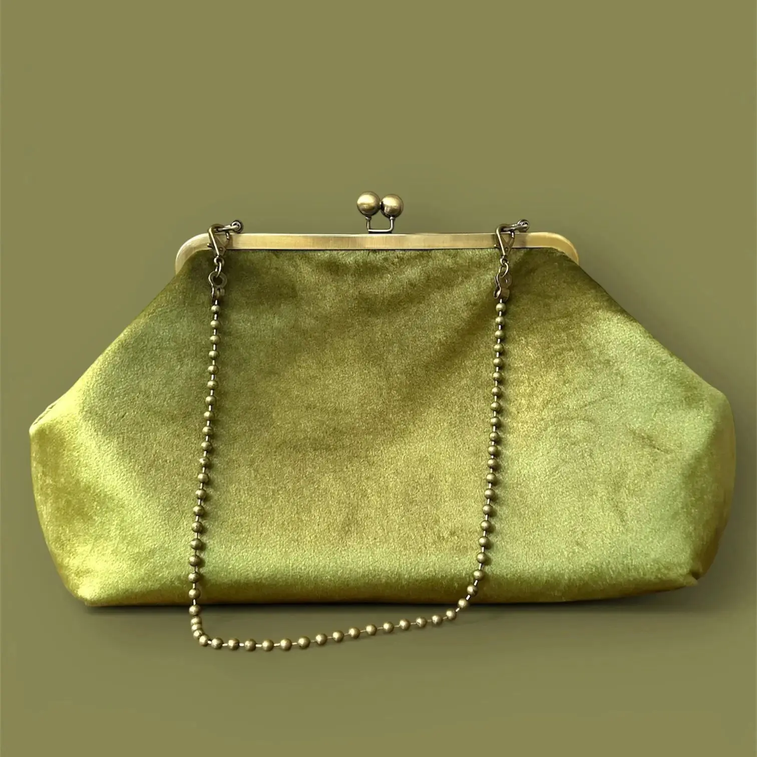 Lost in Vinatge Green Silky Velvet Bag Bronze Snap closure with Spheres Bronze Kiss Lock Evening Clutch Frame Bags 44x21x15cm