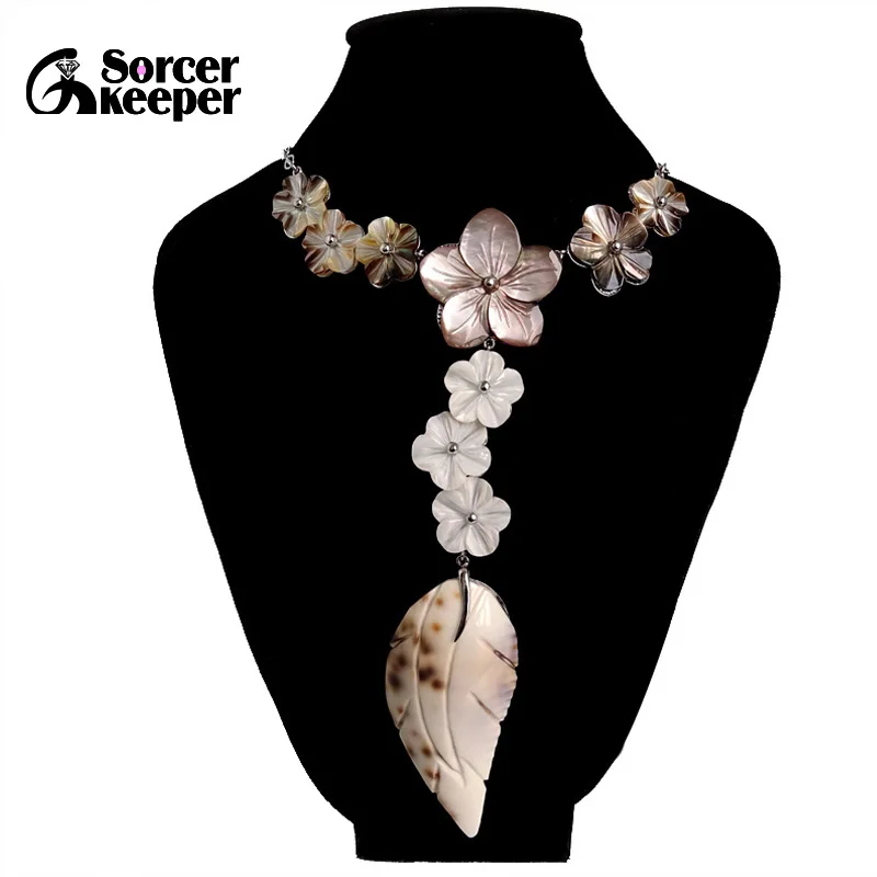 Elegant Excellent Mother of Pearl Flower Necklace Crystal Beads White Sea Shell Boho Necklace for Women Bib Stylish Gift XL008