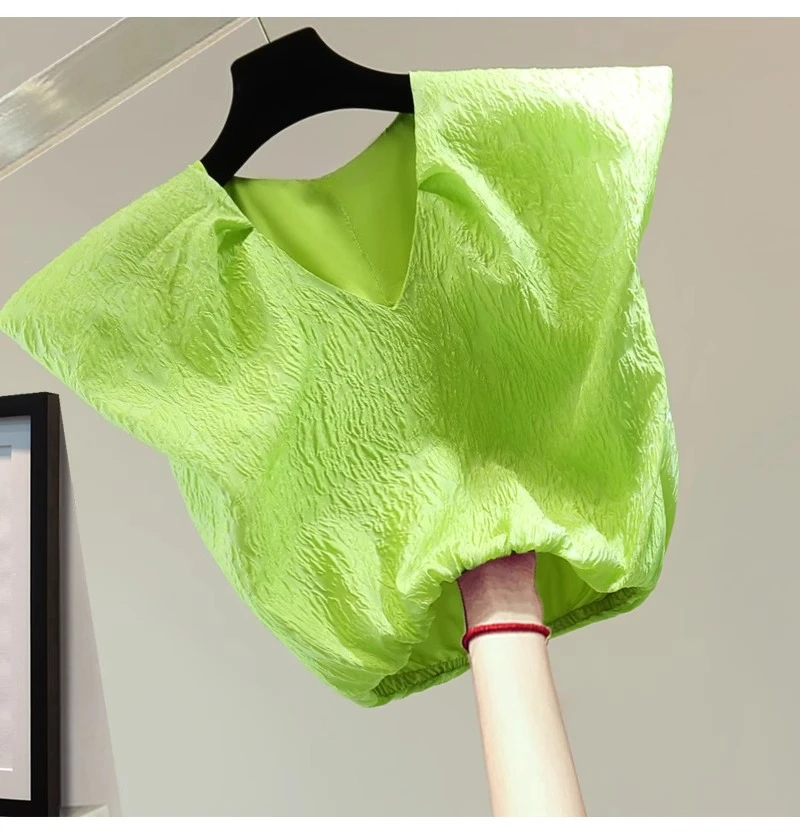 

Small Embossed Sleeveless Shirt, Summer High Waist Short Top, Solid Color V-neck Pullover Blouse, Green Blusa Mujer