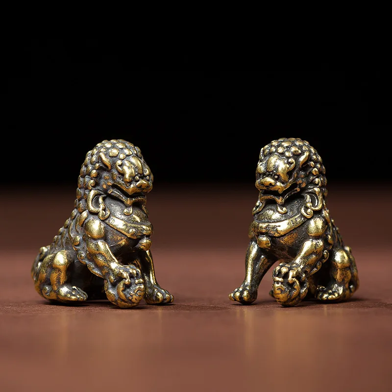 Solid lion figurine, car or office desk decoration, copper craft ornament