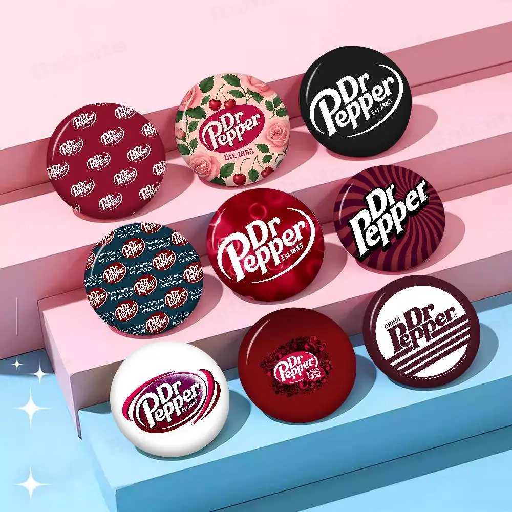 Broches de la clásica marca de bebidas Dr Pepper, pin de botón suave, divertido y peculiar, insignia de meme de Gnarpy en un monopatín, regalos para colección de gamers