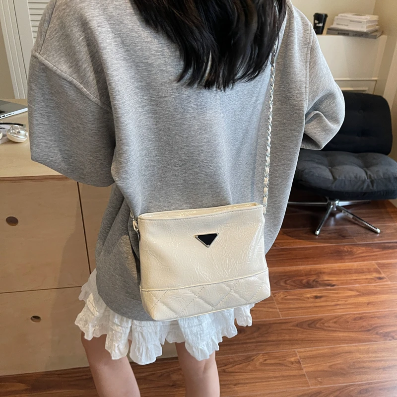 Modna damska skórzana torebka elegancka luksusowa torba na ramię klasyczna designerska listonoszka do stylowego wyglądu