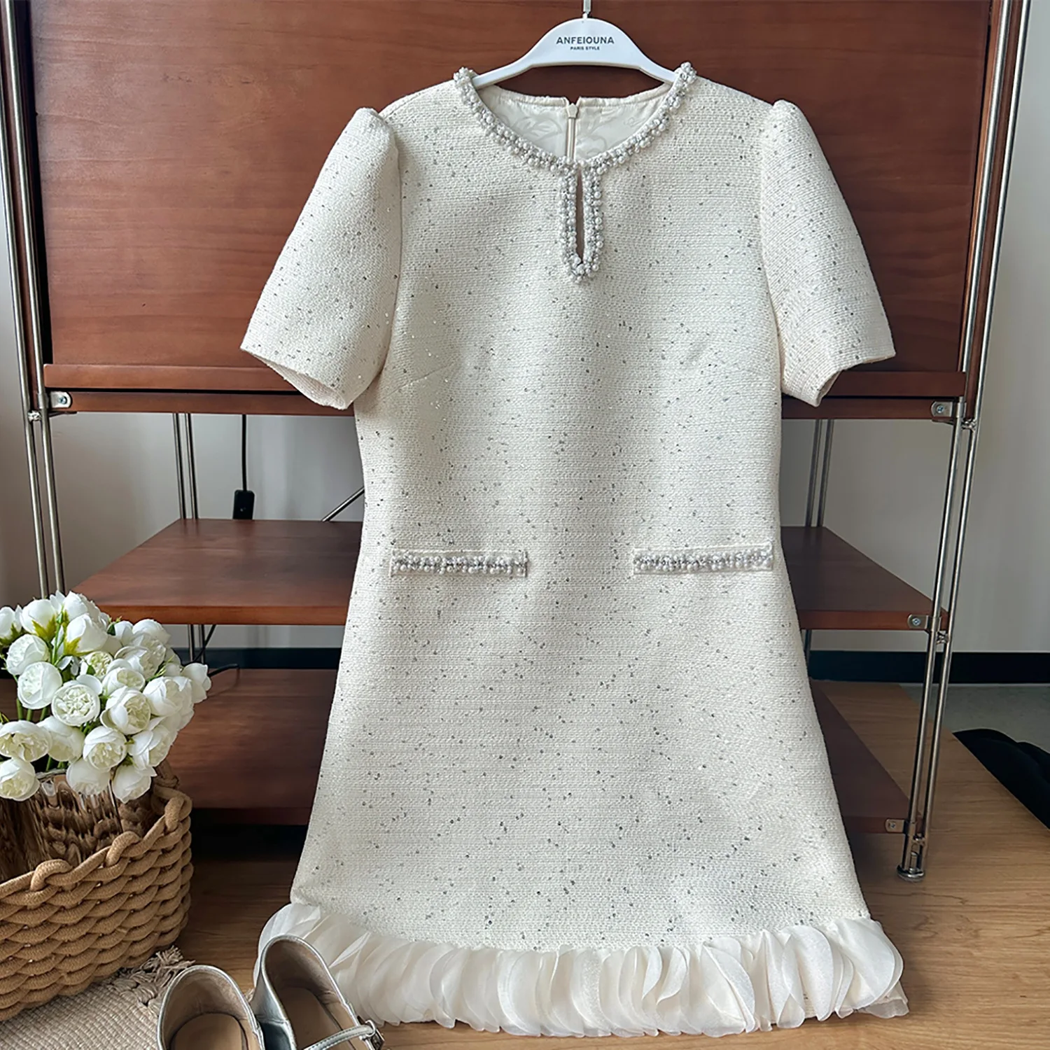 

2024 New Autumn French Small Fragrant White Sequined Tweed Dress Women Beaded Lace Stitching Petal Loose A Line Dress