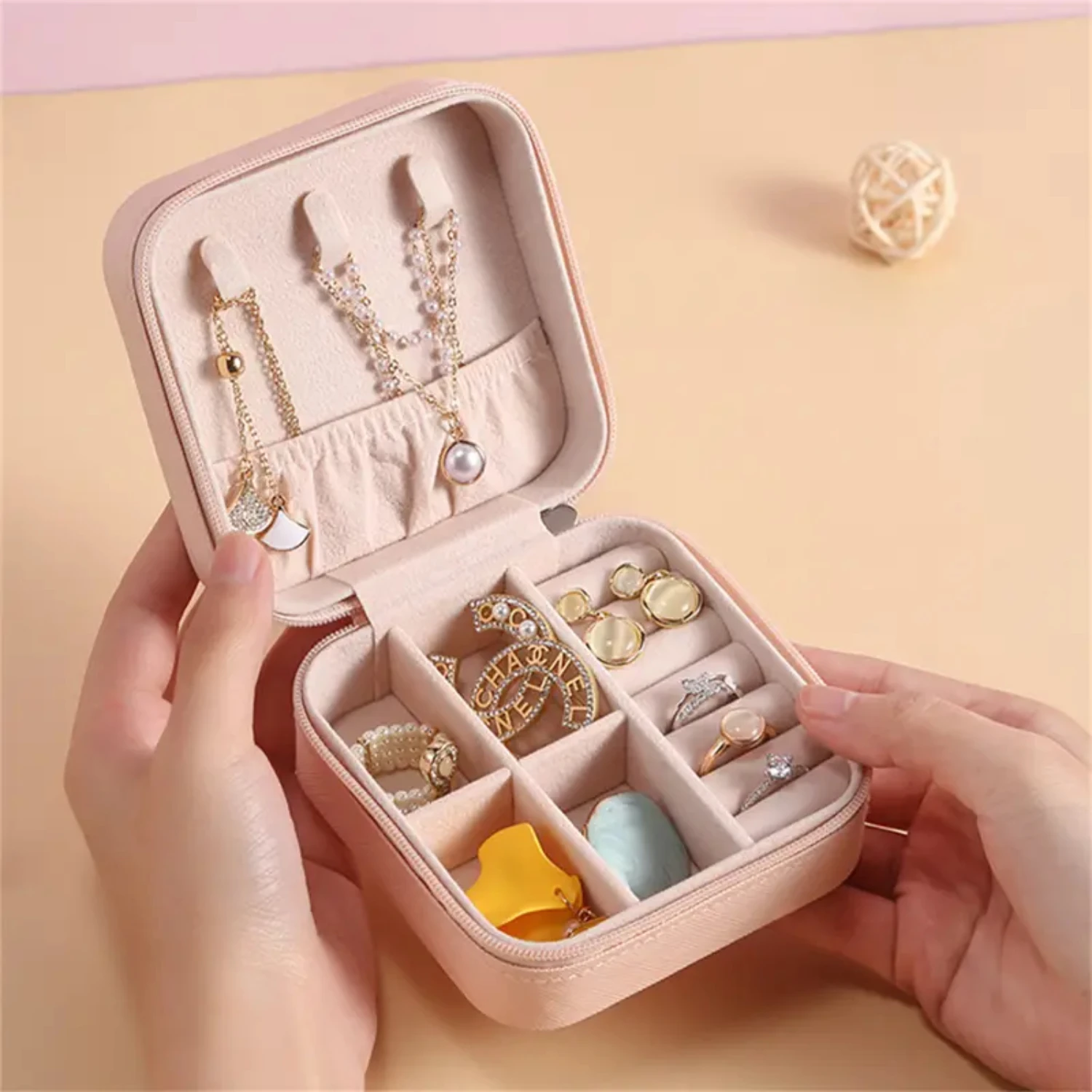 

1pc Leather Flannelette Accessories Travel Storage Box