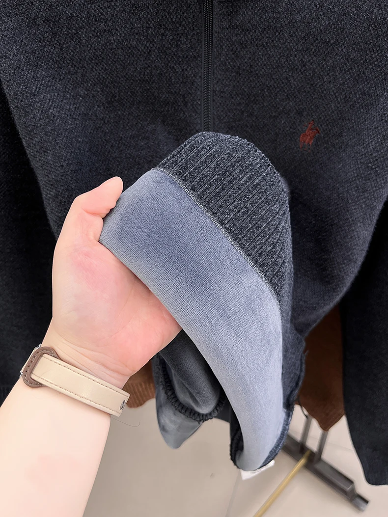 High-End-Markenpullover mit Reißverschluss und Stehkragen für Herren lässige Mode klassische Paul-Stickerei Winter neuer warmer Strickpullover aus Plüsch – Detail 22
