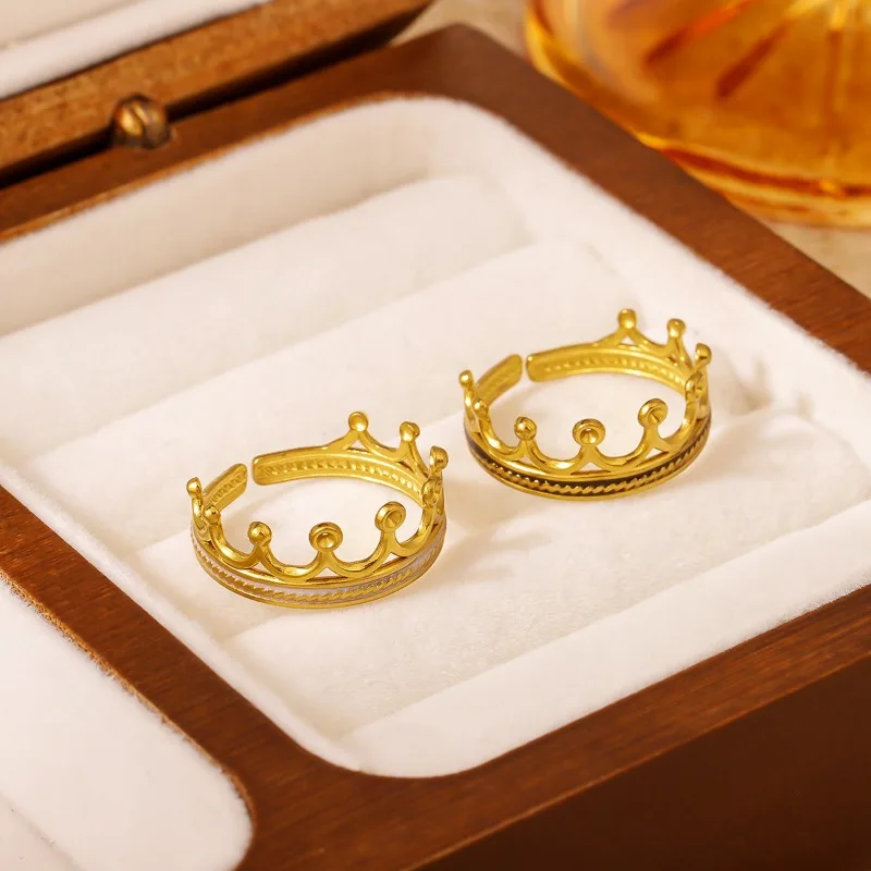

French light luxury crown finger with retro crown design and stylish and versatile opening design, a must-have for girls