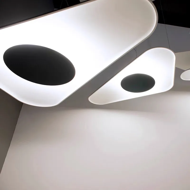 Lustre en forme d'ampli, irrégulier, en ligne