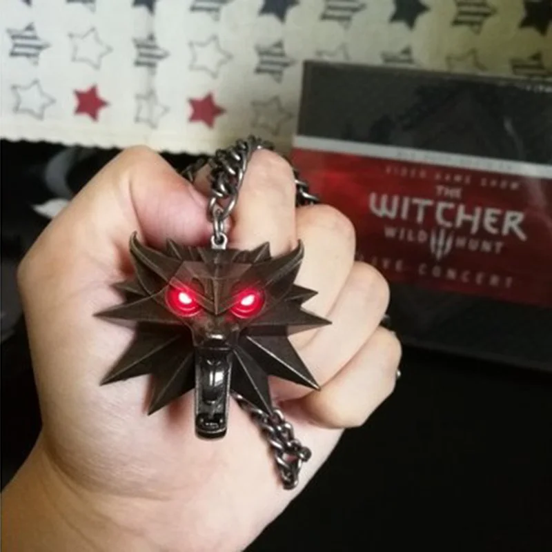 The Witcher 3 Wild Hunt LED Necklace Game Figure Geralt Wolf Head Pendant Necklace with Night Light Cosplay Jewelry Accessories