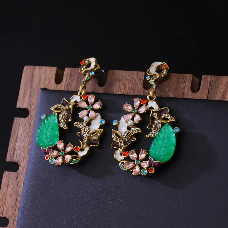 

Autumn Winter Medium-old Enamel Colored Wreath Earrings Retro Palace Light Luxury Old Earrings Literary High-end Resin Earrings