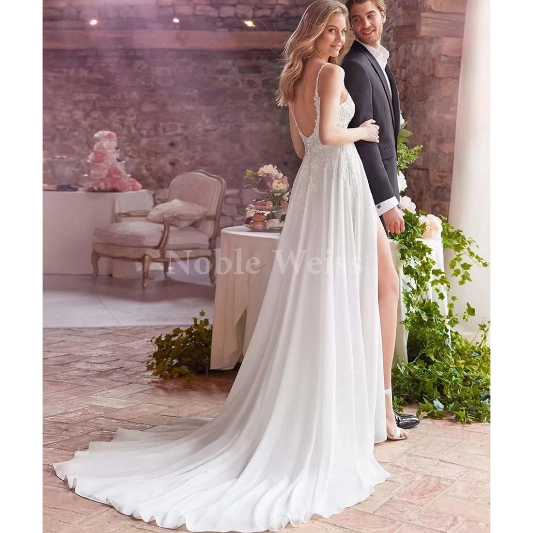 Koronkowe paski spaghetti z dekoltem w kształcie litery V, szyfonowe suknie ślubne dla panny młodej z trenem typu Sweep i wzorem bez pleców. Dostosuj