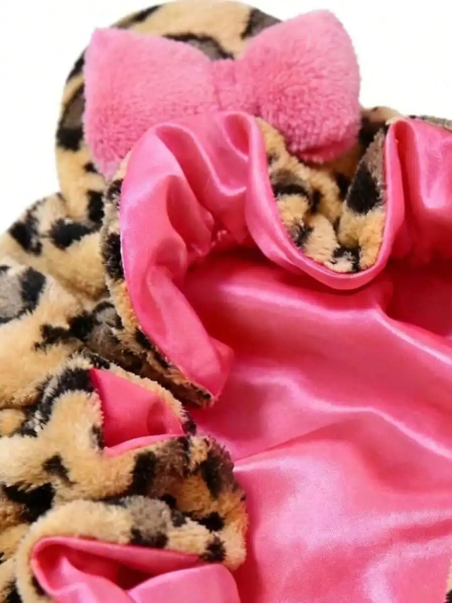 1 Stück Luxuriöse Schlafmütze mit Leopardenmuster aus Rosa Teddyfleece, Verstellbare Anti-Frizz-Mütze mit Satinfutter, Bequem Dehnbar – Detail 7
