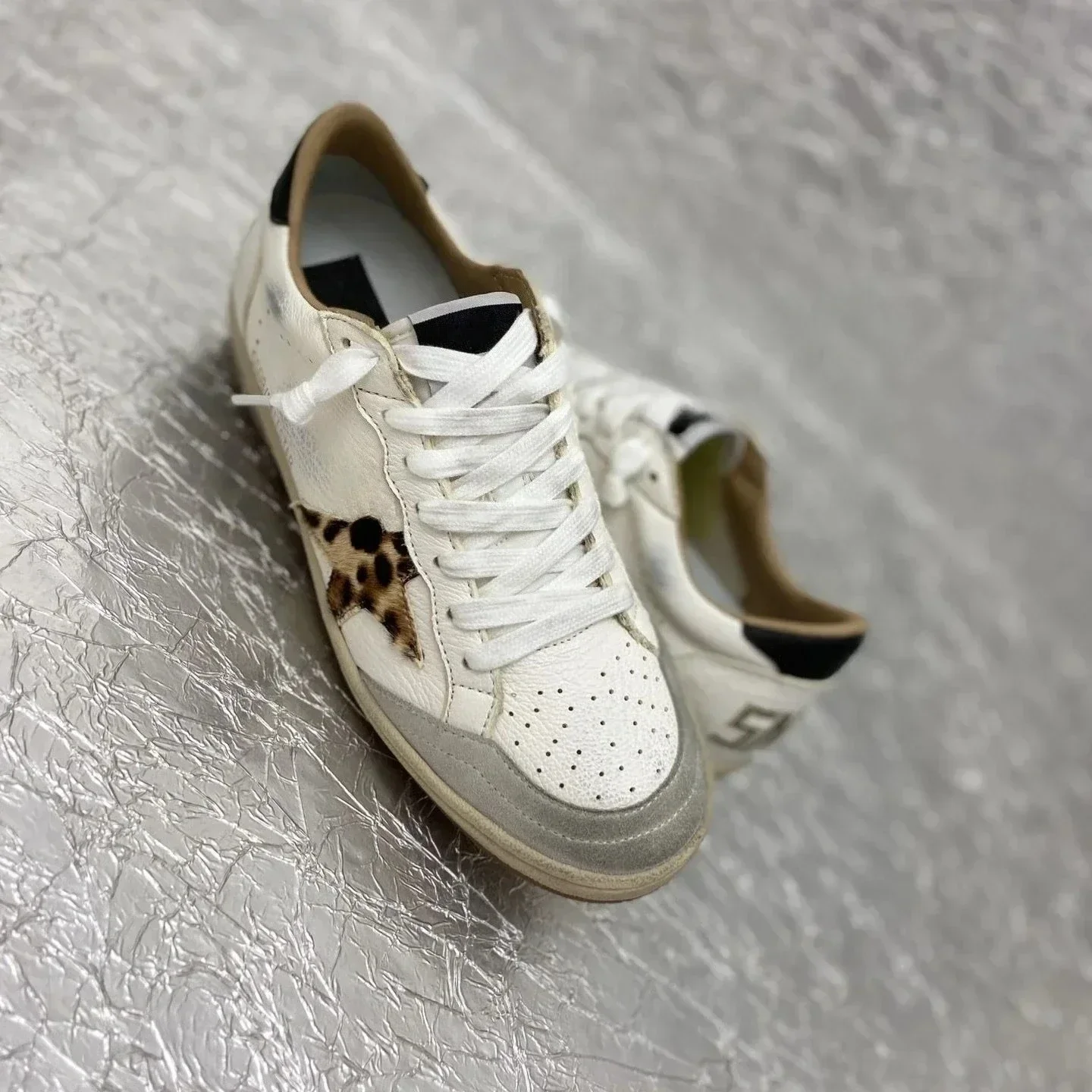 

2025 Fall Winter Premium Genuine Leather Retro Star Sneakers, Unisex Comfortable Walking Fashion Trendy Shoes