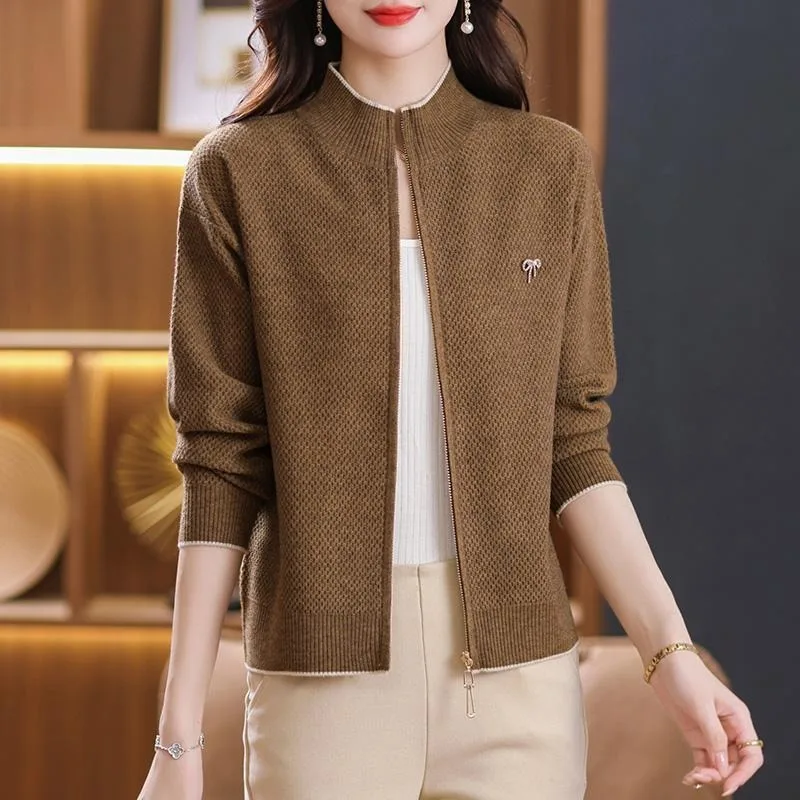 여성용 신상 스플라이스 스탠드 칼라 지퍼 패셔너블 솔리드 컬러 루즈 다용도 캐주얼 긴팔 니트 가디건