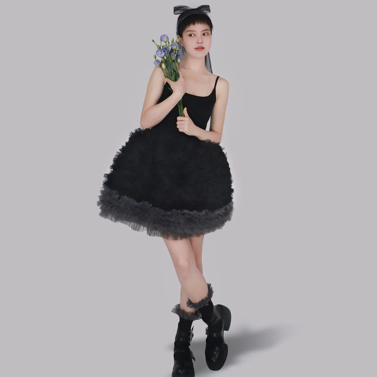 Damska sukienka na ramiączkach z siateczką, falbankami, kontrastowymi kolorami, marszczeniami z gazy, kwiatowymi wstawkami, puszysta spódnica w kształcie litery A.