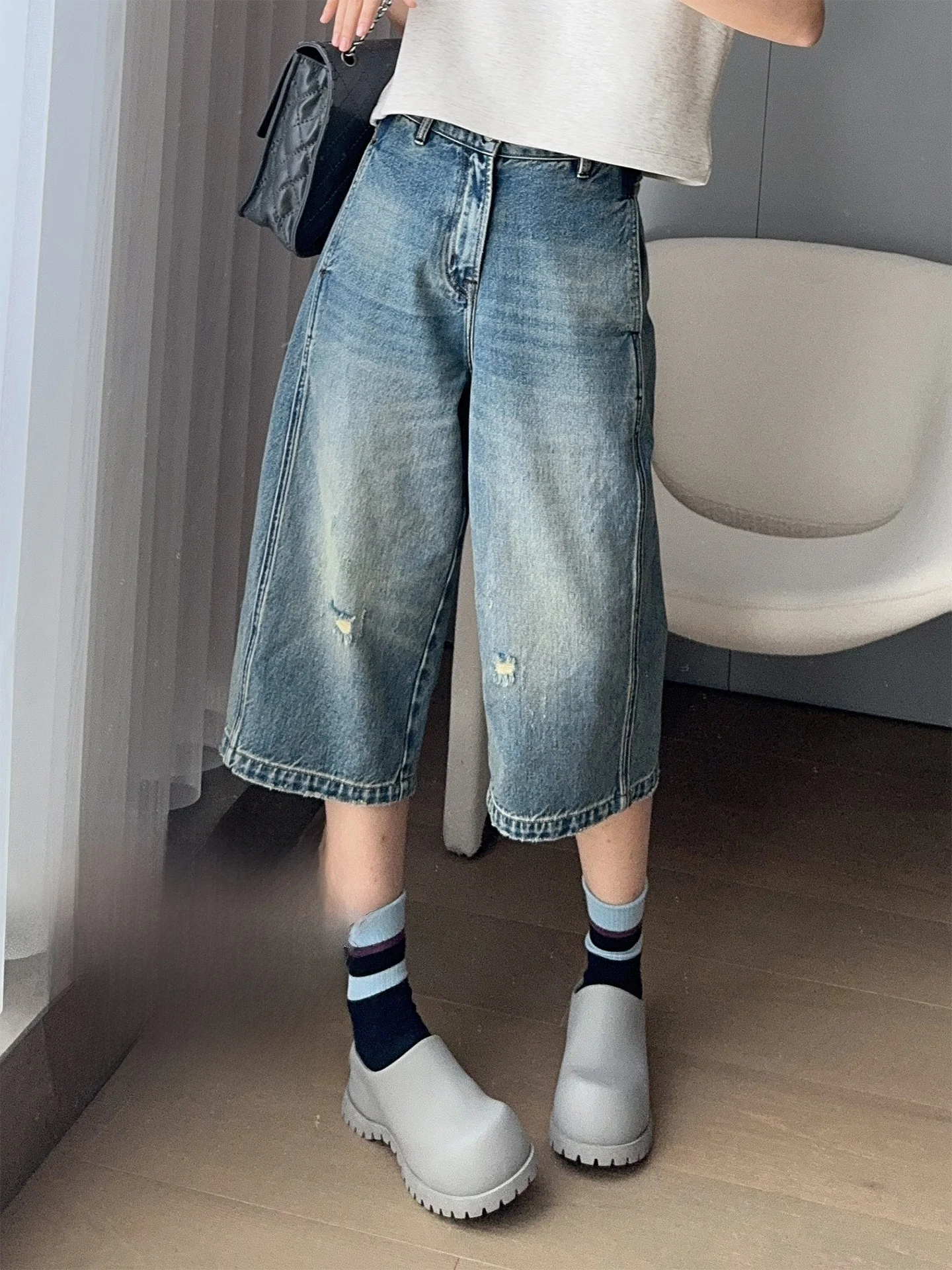 

Meiyang High Waist Seven-Foot Jeans Back Ear Distressed White Washed Denim Casual Loose Fit Ladies Jeans Summer Collection