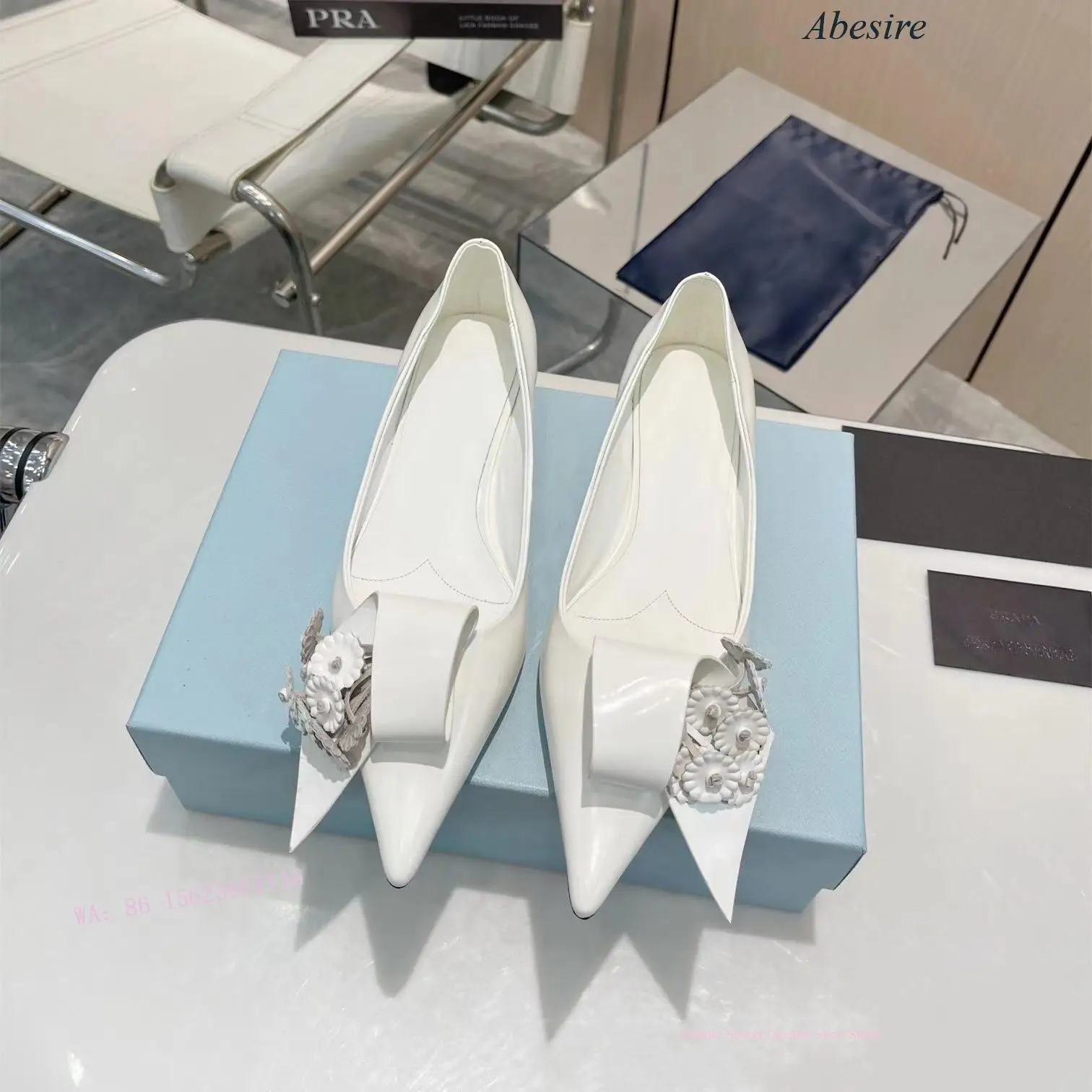 New Niche White Embellished Flower Pointed Toe Cat Heel High Heels Shallow Mouth Origami Boat Personalized Women\'s Single Shoes