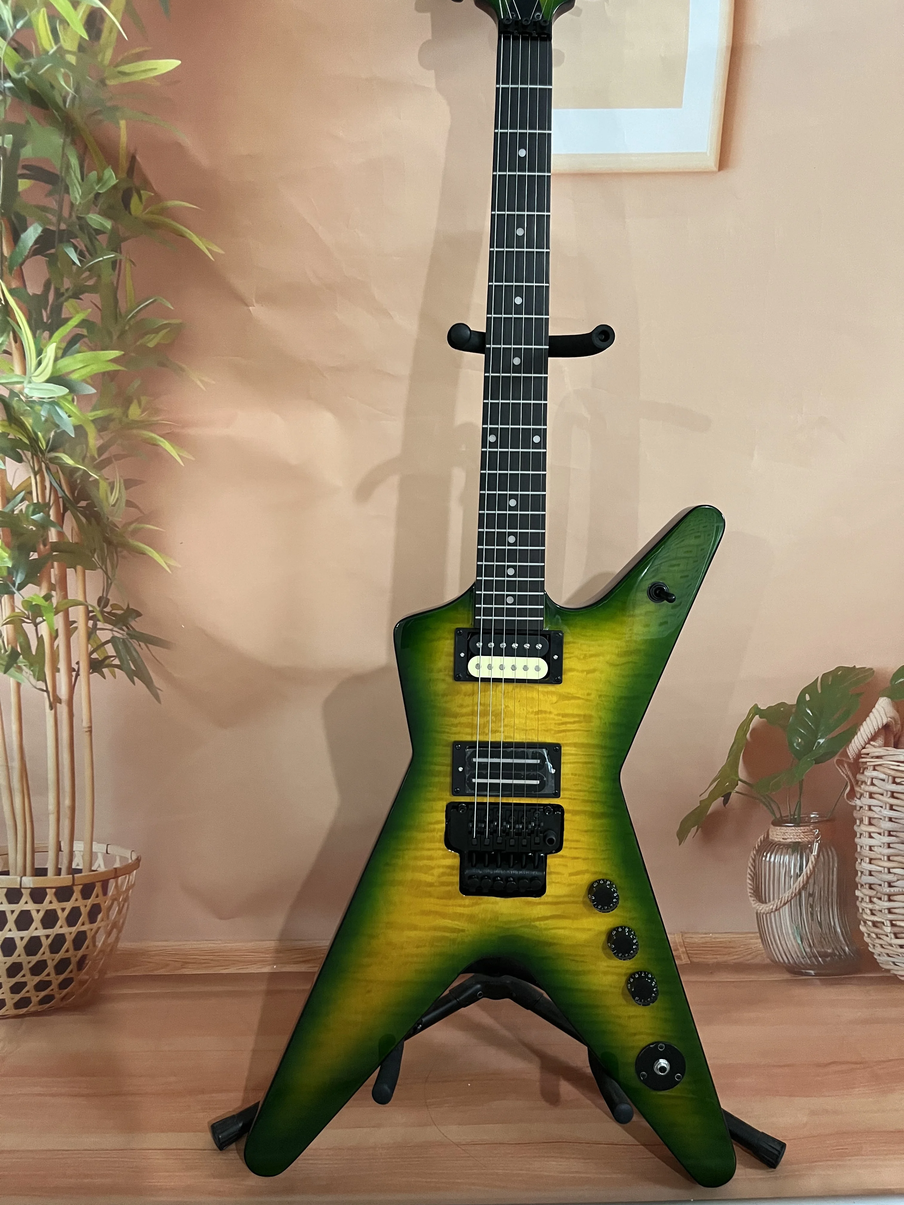 Chinese Electric Guitar Green color tremolo system Mahogany Body and Neck