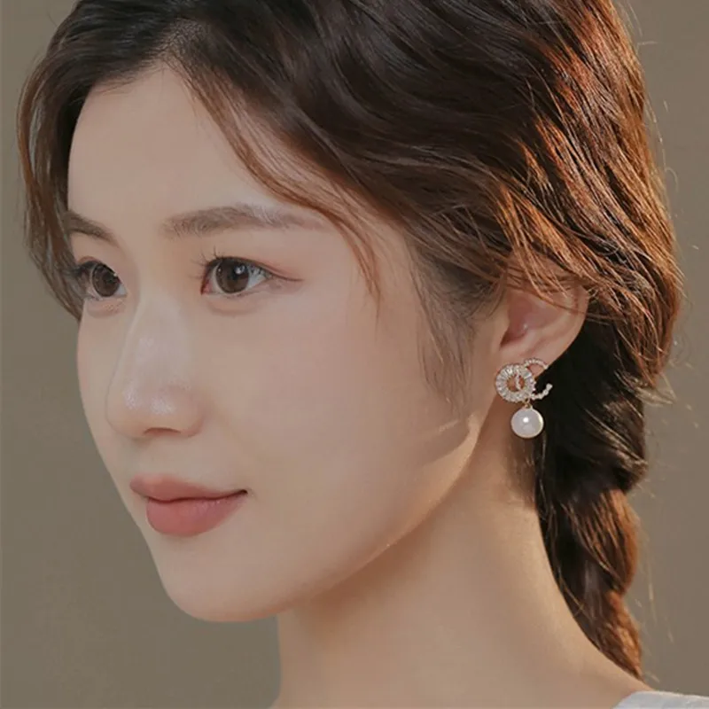 Orecchini nuovo semplice orecchino di strass di perle di temperamento rotondo a forma di C per le donne ciondolo di cristallo gioielli da ragazza con orecchini a bottone di moda