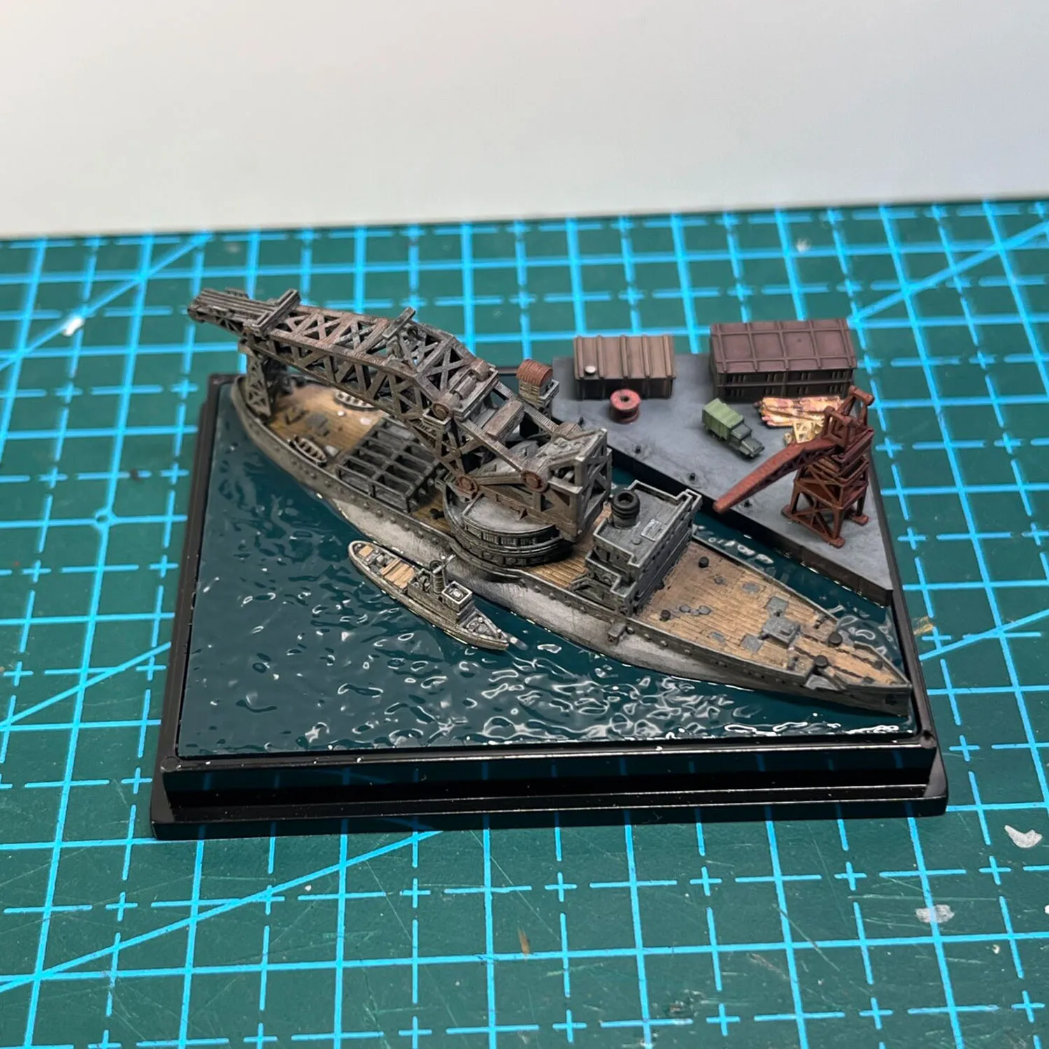 

1/2000 Miniature Boat Dock Static Scene Model 5cm Hand-painted Static Scene Model Ship Toy Ornament